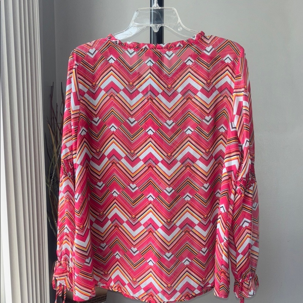 Simply Styled Pink Chevron Geometric Ruffle Tie Neck Blouse Large - Picture 3 of 8
